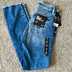 Silver Jeans Suki curvy fit, midrise, straight leg size 27/31